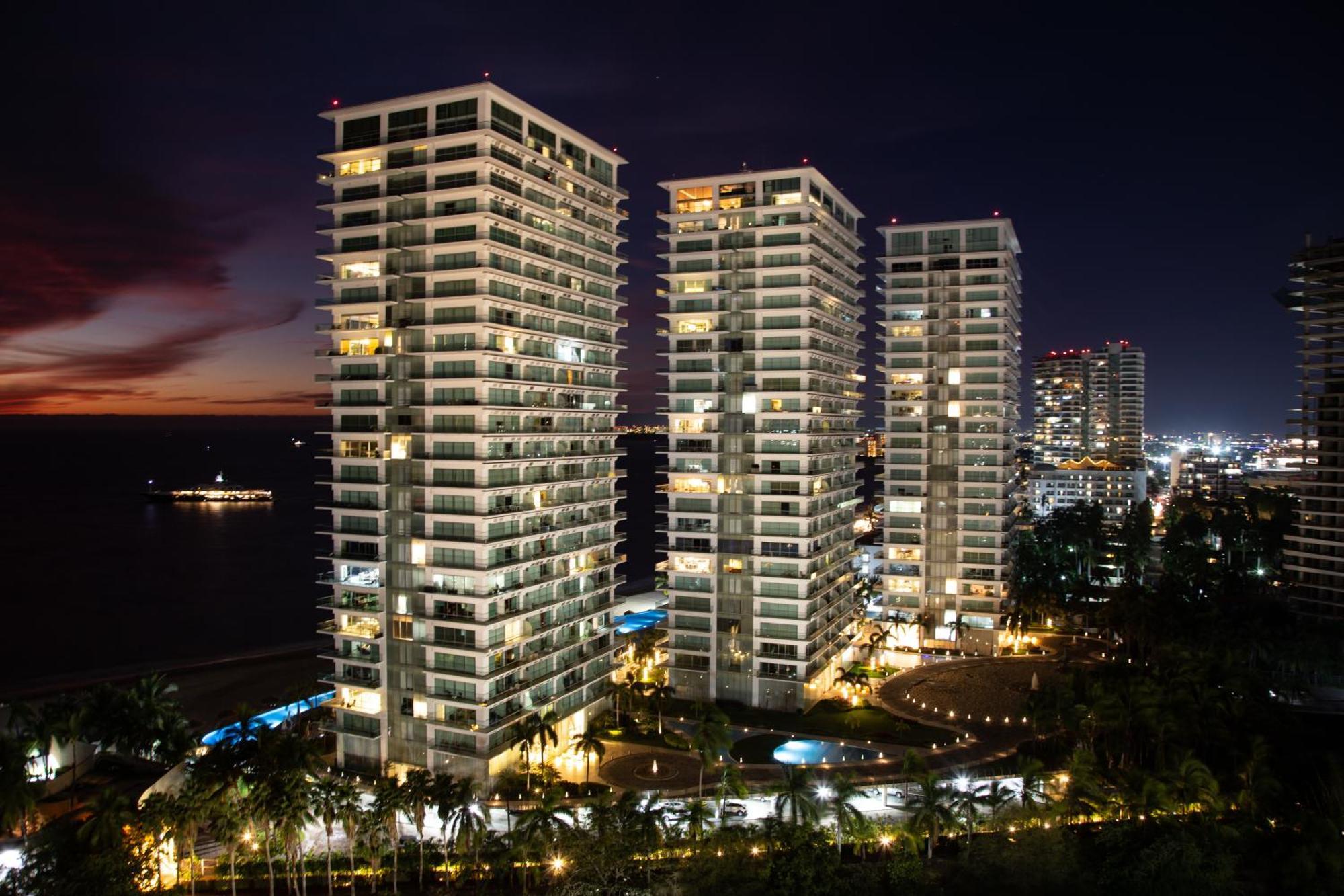 Апартаменты Gorgeous 15 Floor Grand Venetian Пуэрто-Вальярта Экстерьер фото